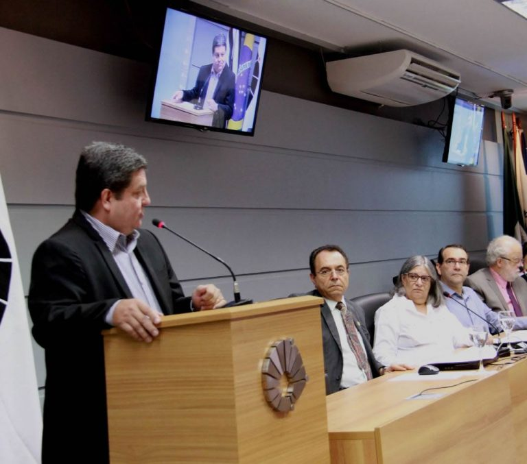 lançamento do selo comemorativo do Jubileu da Universidade