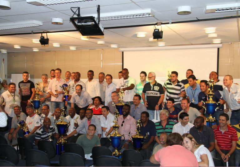 Equipes Participantes da Copa GGBS de Futebol Society 2015 Recebem Prêmios