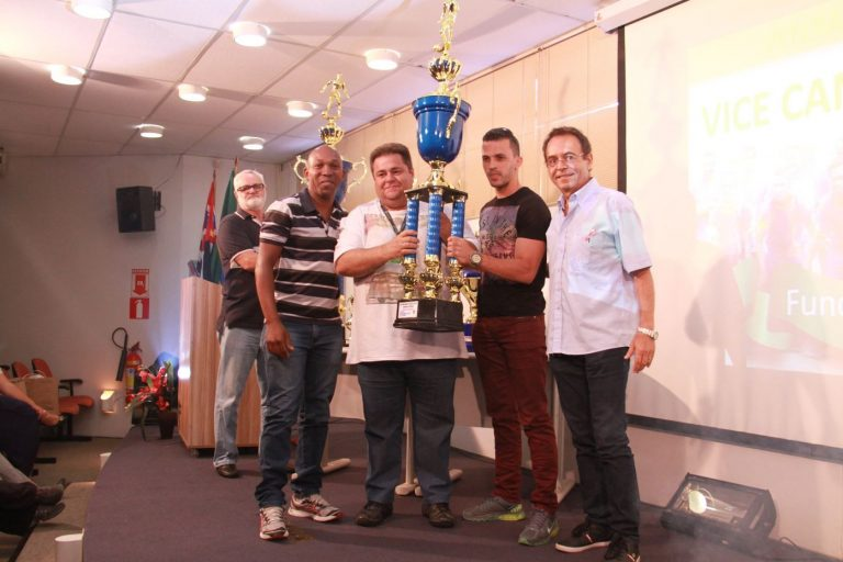 Equipes Participantes da Copa GGBS de Futebol Society 2015 Recebem Prêmios