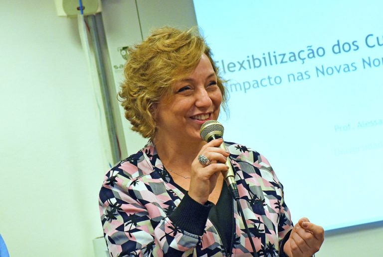 Vice-Reitor da UFMG expõe Experiências de Reformulação nos Cursos de Graduação da Universidade Mineira